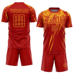 Aangepast shirt met gouden uniform en rode voetbalsublimatie Aangepast shirt met gouden uniform en rode voetbalsublimatie