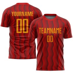 Aangepast voetbaluniform Rood shirt Sublimatie Goud