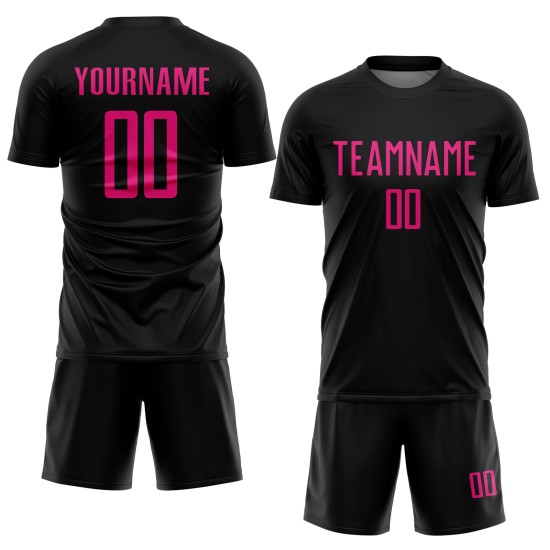 Sublimatie van een op maat gemaakt, zwart voetbalshirt in roze kleur