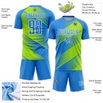 Blauw neon op maat gemaakt groen-wit voetbal uniform poeder jersey sublimatie Blauw neon op maat gemaakt groen-wit voetbal uniform poeder jersey sublimatie