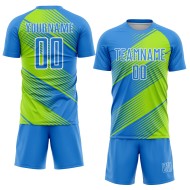 Blauw neon op maat gemaakt groen-wit voetbal uniform poeder jersey sublimatie Blauw neon op maat gemaakt groen-wit voetbal uniform poeder jersey sublimatie
